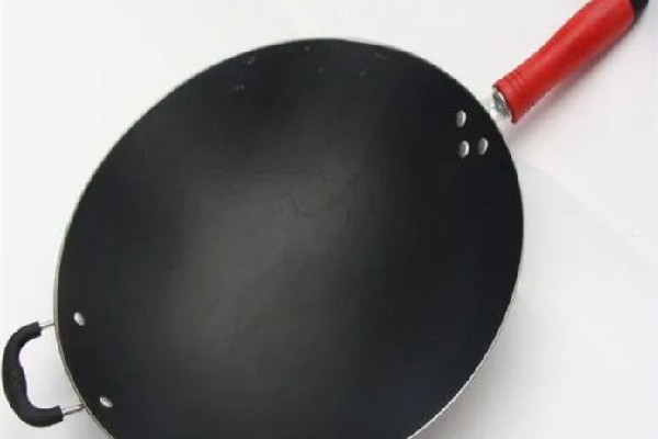 鐵鍋要用洗潔精嗎 鐵鍋用什么清洗比較好 鐵鍋要用洗潔精嗎 鐵鍋用什么清洗比較好