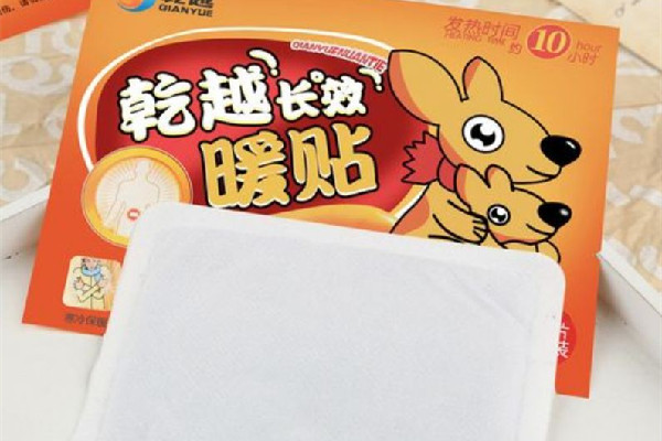 暖寶寶里面的黑色粉末是什么 暖寶寶有什么成分 暖寶寶里面的黑色粉末是什么 暖寶寶有什么成分