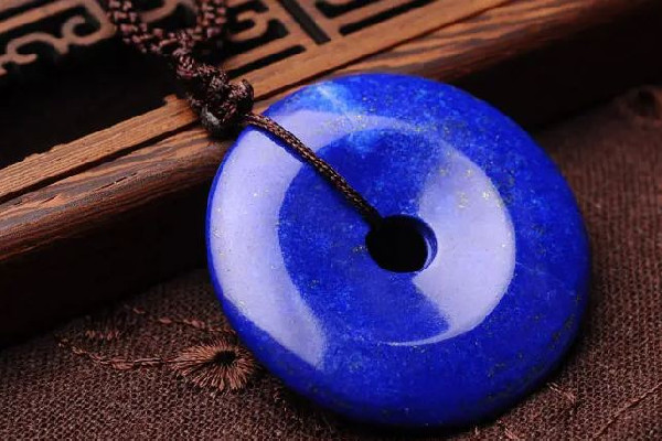 青金石可以戴著洗澡嗎 青金石碰水了會(huì)變成什么樣