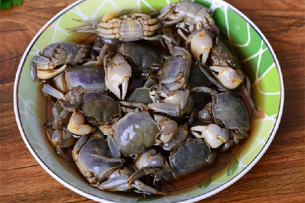 女子制生腌蟹3小時(shí)后螃蟹越獄亂爬 生腌蟹的制作方法 女子制生腌蟹3小時(shí)后螃蟹越獄亂爬 生腌蟹的制作方法