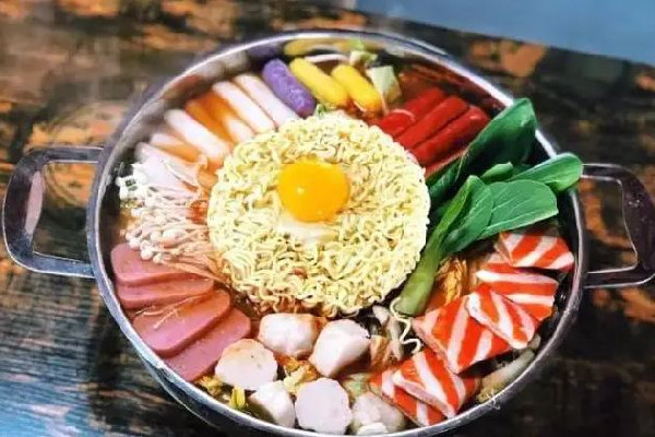 部隊火鍋的熱量 部隊火鍋放芝士片還是芝士碎 部隊火鍋的熱量 部隊火鍋放芝士片還是芝士碎