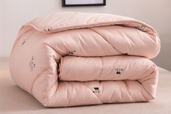 羊絨被蓋著暖和還是鋪著暖和 羊絨被怎么蓋才暖和 羊絨被蓋著暖和還是鋪著暖和 羊絨被怎么蓋才暖和