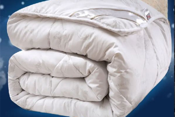 羊絨被和蠶絲被哪種好 羊絨被是什么時(shí)候蓋的 羊絨被和蠶絲被哪種好 羊絨被是什么時(shí)候蓋的