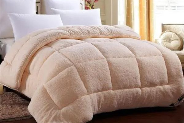 羊絨被和蠶絲被哪種好 羊絨被是什么時(shí)候蓋的 羊絨被和蠶絲被哪種好 羊絨被是什么時(shí)候蓋的