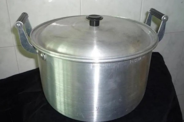 鋁鍋和不銹鋼鍋哪個更健康 鋁鍋和不銹鋼鍋的區(qū)別 鋁鍋和不銹鋼鍋哪個更健康 鋁鍋和不銹鋼鍋的區(qū)別