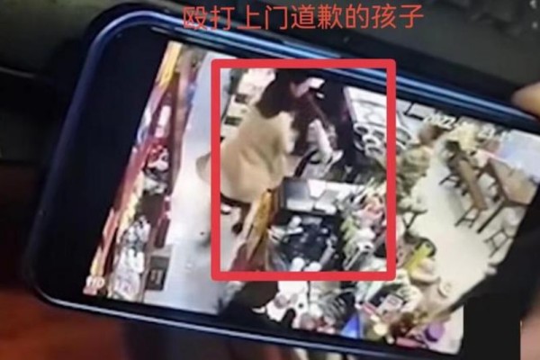 小學生打鬧媽媽帶孩子登門道歉被打 小孩打架家長怎么處理