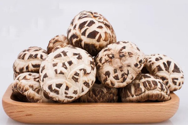 花菇和香菇的營(yíng)養(yǎng)價(jià)值一樣嗎 花菇是香菇嗎