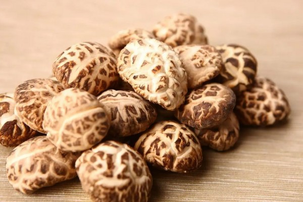 花菇可以泡一晚上嗎 花菇泡發(fā)要多久 花菇可以泡一晚上嗎 花菇泡發(fā)要多久