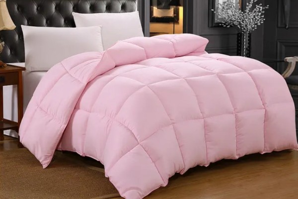 羽絨被和蠶絲被哪個更好 羽絨被是什么時候蓋的 羽絨被和蠶絲被哪個更好 羽絨被是什么時候蓋的