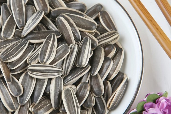 葵瓜子和南瓜子哪個(gè)更容易發(fā)胖 葵瓜子一天吃多少合適 葵瓜子和南瓜子哪個(gè)更容易發(fā)胖 葵瓜子一天吃多少合適