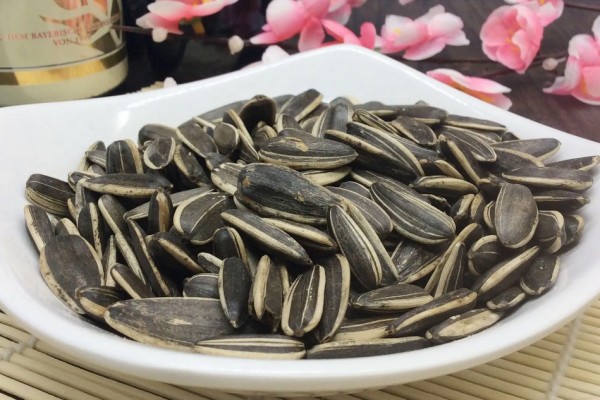 葵瓜子吃多了上火嗎 葵瓜子會導(dǎo)致過敏嗎 葵瓜子吃多了上火嗎 葵瓜子會導(dǎo)致過敏嗎