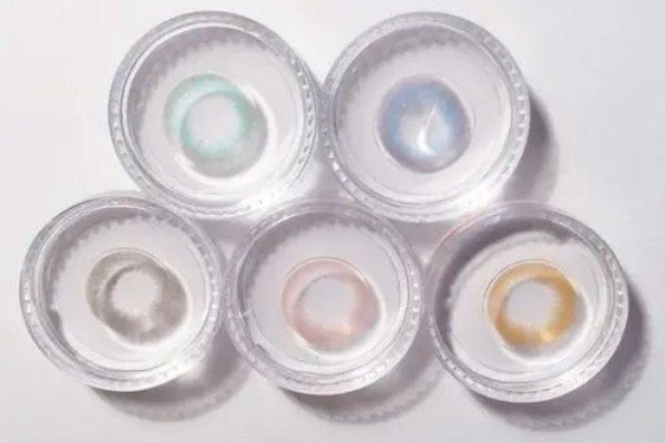 男子新婚夜忘摘隱形眼球變白 隱形眼鏡對眼睛有傷害嗎 男子新婚夜忘摘隱形眼球變白 隱形眼鏡對眼睛有傷害嗎