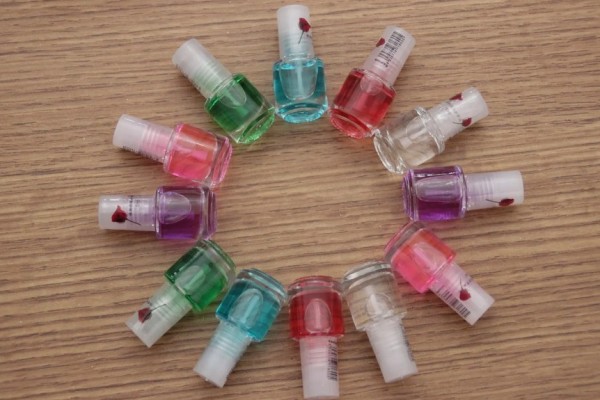 護(hù)甲油是底油還是亮油 護(hù)甲油是什么 護(hù)甲油是底油還是亮油 護(hù)甲油是什么