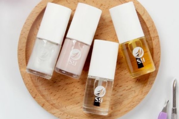 護甲油什么時候涂 護甲油可以當(dāng)?shù)子褪褂脝? alt=