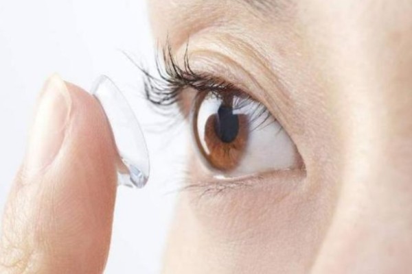 男子新婚夜忘摘隱形眼球變白 隱形眼鏡對眼睛有傷害嗎 男子新婚夜忘摘隱形眼球變白 隱形眼鏡對眼睛有傷害嗎