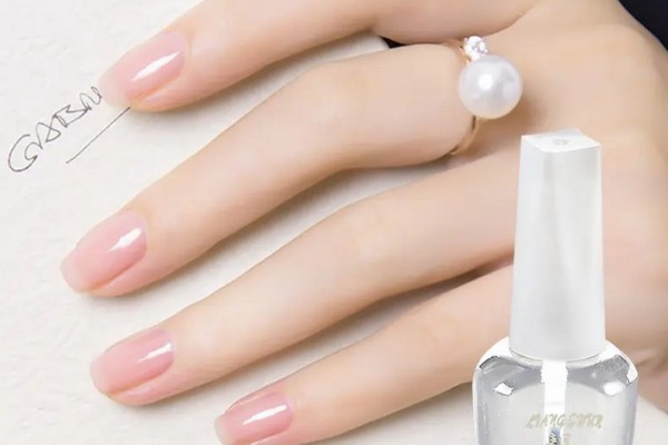 透明指甲油有什么用 透明指甲油可以當(dāng)?shù)子蛦? alt=