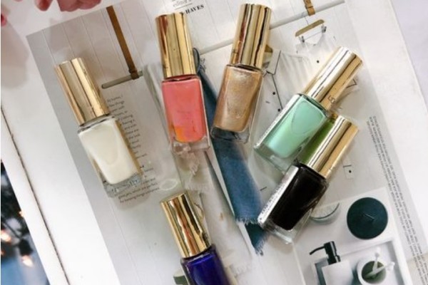 護甲油什么時候涂 護甲油可以當(dāng)?shù)子褪褂脝? alt=