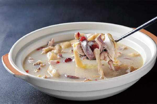 校方回應學生留言后食堂刪掉豬肚2字 豬肚雞要放什么材料 校方回應學生留言后食堂刪掉豬肚2字 豬肚雞要放什么材料