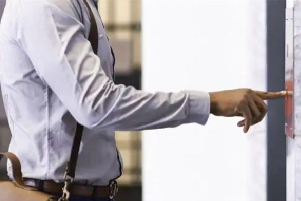 被問防疫要求交警揮手:想去哪去哪 出行有什么講究嗎 被問防疫要求交警揮手:想去哪去哪 出行有什么講究嗎