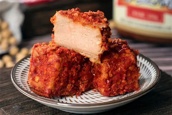 霉豆腐用油和不用油的區(qū)別 霉豆腐用油泡怎么做 霉豆腐用油和不用油的區(qū)別 霉豆腐用油泡怎么做