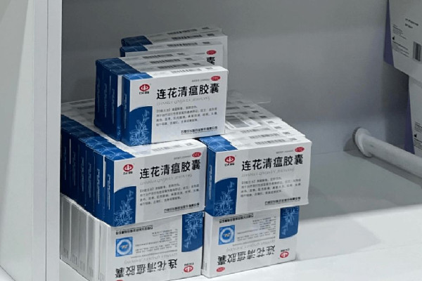 藥店標(biāo)價(jià)428元配14種藥賣連花清瘟 連花清瘟的替代品有哪些 藥店標(biāo)價(jià)428元配14種藥賣連花清瘟 連花清瘟的替代品有哪些