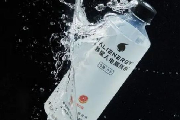 電解質水是運動飲料嗎 電解質水和普通水有什么區(qū)別 電解質水是運動飲料嗎 電解質水和普通水有什么區(qū)別