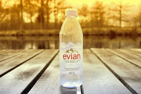 礦泉水和純凈水哪個適合長期飲用 礦泉水哪個牌子水質(zhì)好 礦泉水和純凈水哪個適合長期飲用 礦泉水哪個牌子水質(zhì)好