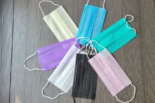 女子坐地鐵不戴口罩稱有病毒的才戴 戴口罩可以降低多少感染率 女子坐地鐵不戴口罩稱有病毒的才戴 戴口罩可以降低多少感染率