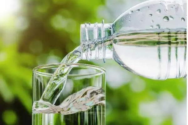 一新冠患者因過量飲水導(dǎo)致水中毒 感冒喝水有什么作用 一新冠患者因過量飲水導(dǎo)致水中毒 感冒喝水有什么作用