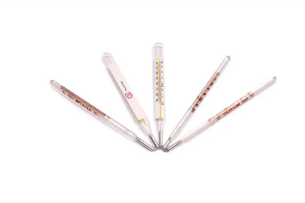水銀體溫計(jì)腋下量多久 水銀體溫計(jì)夾久了度數(shù)會(huì)高嗎 水銀體溫計(jì)腋下量多久 水銀體溫計(jì)夾久了度數(shù)會(huì)高嗎