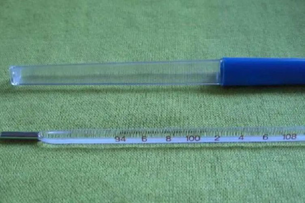 水銀體溫計的正確用法 水銀體溫計有不準確的可能嗎 水銀體溫計的正確用法 水銀體溫計有不準確的可能嗎