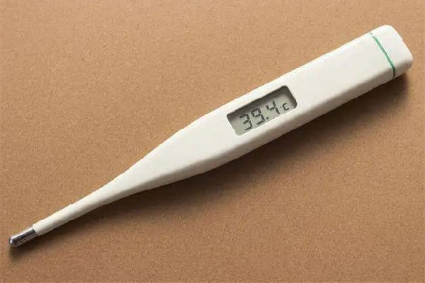 1歲寶寶高燒39度頭頂直冒煙 寶寶發(fā)燒39.5度的最佳處理方法 1歲寶寶高燒39度頭頂直冒煙 寶寶發(fā)燒39.5度的最佳處理方法