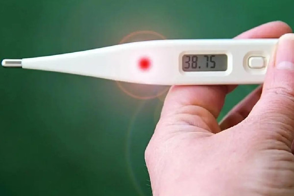 1歲寶寶高燒39度頭頂直冒煙 寶寶發(fā)燒39.5度的最佳處理方法 1歲寶寶高燒39度頭頂直冒煙 寶寶發(fā)燒39.5度的最佳處理方法