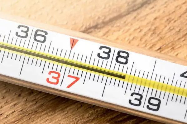 一家五口感染新冠兒子燒出陰陽(yáng)臉 發(fā)燒用電子溫度計(jì)準(zhǔn)嗎 一家五口感染新冠兒子燒出陰陽(yáng)臉 發(fā)燒用電子溫度計(jì)準(zhǔn)嗎