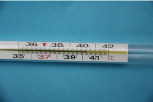 一家五口感染新冠兒子燒出陰陽(yáng)臉 發(fā)燒用電子溫度計(jì)準(zhǔn)嗎 一家五口感染新冠兒子燒出陰陽(yáng)臉 發(fā)燒用電子溫度計(jì)準(zhǔn)嗎