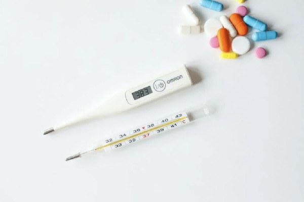 發(fā)燒要多喝熱水嗎 發(fā)燒喝姜湯有用嗎 發(fā)燒要多喝熱水嗎 發(fā)燒喝姜湯有用嗎