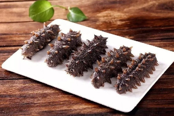 大媽們風雪中唱著歌清理活海參 活海參價格多少錢一斤 大媽們風雪中唱著歌清理活海參 活海參價格多少錢一斤