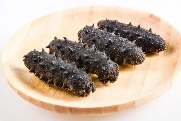 大媽們風雪中唱著歌清理活海參 活海參價格多少錢一斤 大媽們風雪中唱著歌清理活海參 活海參價格多少錢一斤