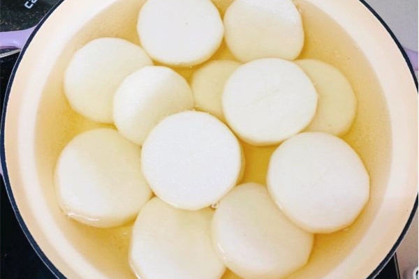 白蘿卜煮水治寒咳還是熱咳 白蘿卜煮水對咳嗽有用嗎 白蘿卜煮水治寒咳還是熱咳 白蘿卜煮水對咳嗽有用嗎