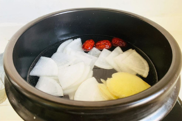 白蘿卜煮水治寒咳還是熱咳 白蘿卜煮水對咳嗽有用嗎 白蘿卜煮水治寒咳還是熱咳 白蘿卜煮水對咳嗽有用嗎