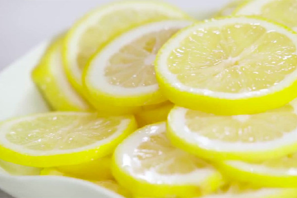 檸檬要用多少度的水沖 檸檬泡出來的水為什么是苦的 檸檬要用多少度的水沖 檸檬泡出來的水為什么是苦的