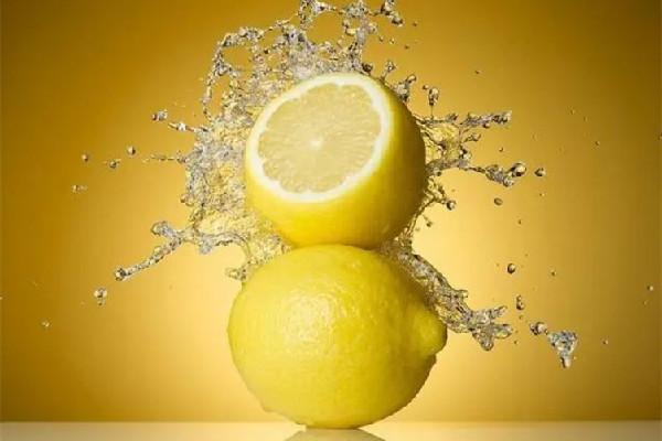 檸檬要用多少度的水沖 檸檬泡出來的水為什么是苦的 檸檬要用多少度的水沖 檸檬泡出來的水為什么是苦的