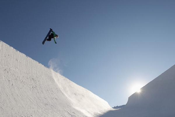 滑雪不會剎車女生一路靠吼下坡 滑雪需要戴什么東西 滑雪不會剎車女生一路靠吼下坡 滑雪需要戴什么東西