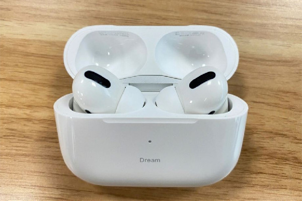 蘋果耳機盒子不要丟 蘋果耳機一代和二代有什么區(qū)別 蘋果耳機盒子不要丟 蘋果耳機一代和二代有什么區(qū)別