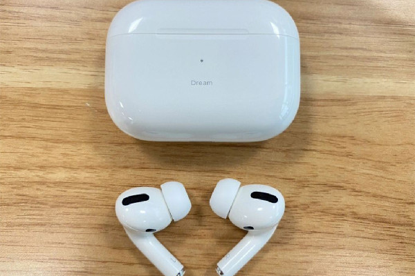 蘋果耳機盒子不要丟 蘋果耳機一代和二代有什么區(qū)別 蘋果耳機盒子不要丟 蘋果耳機一代和二代有什么區(qū)別