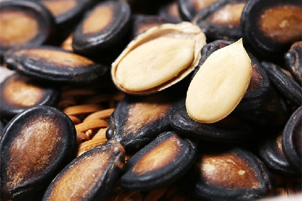 西瓜子怎么做出來的 西瓜子是炒的還是煮的 西瓜子怎么做出來的 西瓜子是炒的還是煮的