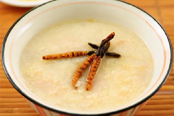 冬蟲夏草泡水是什么顏色 冬蟲夏草泡水喝的正確方法 冬蟲夏草泡水是什么顏色 冬蟲夏草泡水喝的正確方法