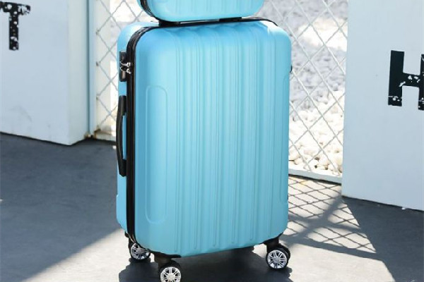 農(nóng)民工1人占6個行李架位被懟 火車行李有限制嗎 農(nóng)民工1人占6個行李架位被懟 火車行李有限制嗎