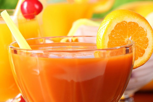 橙汁榨出來是苦的能喝不 橙汁是連皮一起榨嗎 橙汁榨出來是苦的能喝不 橙汁是連皮一起榨嗎