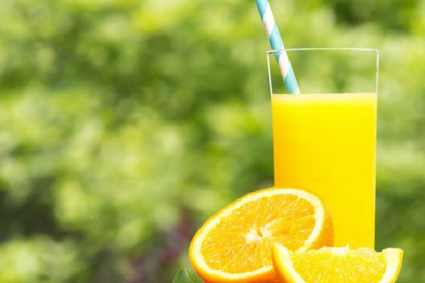 橙汁要放多少水 橙汁加水還有營(yíng)養(yǎng)嗎 橙汁要放多少水 橙汁加水還有營(yíng)養(yǎng)嗎